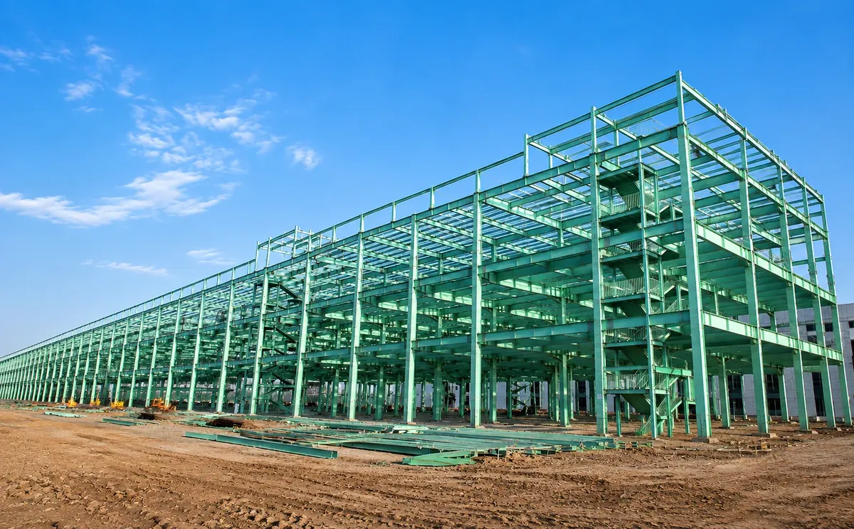 Three-storey steel frame workshop under construction for Zhengzhou Taiheng Machinery